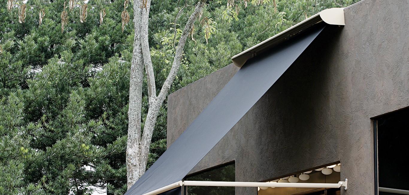 Toldos de Braços Pivotantes Toldos de Braço Pivotante - Hunter Douglas - área externa/janela