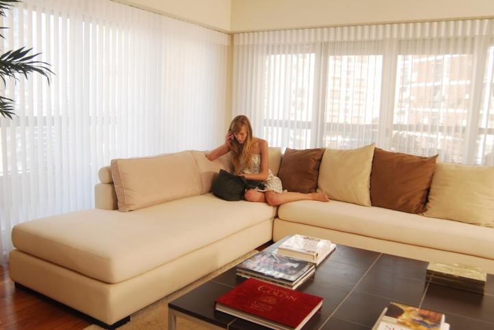 Invista em cortinas verticais para decorar sua sala Invista em cortinas verticais para decorar sua sala