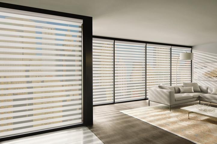 Cortina Twinline: faixas de tecido intercaladas para inovar os ambientes Cortina Twinline: faixas de tecido intercaladas para inovar os ambientes
